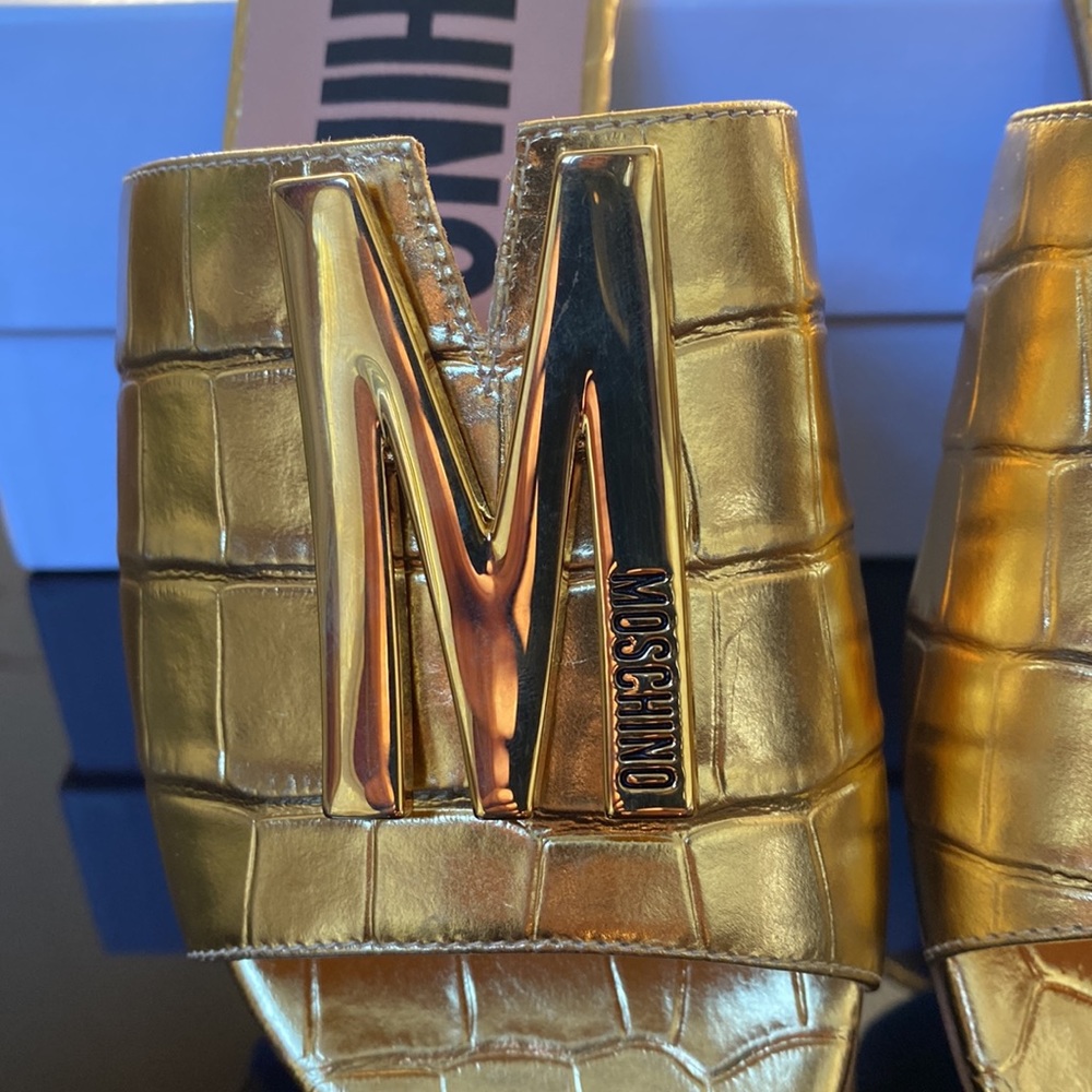 ✨ NWT Moschino Gold Croc Embossed M Logo Slide Sandals EU 37 🇮🇹 - Picture 9 of 16